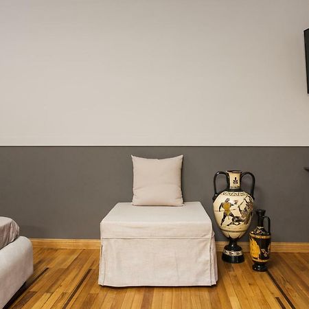 Step One | Luxury Suites Right In The Heart Of Acropolis Next To Metro Station アテネ エクステリア 写真